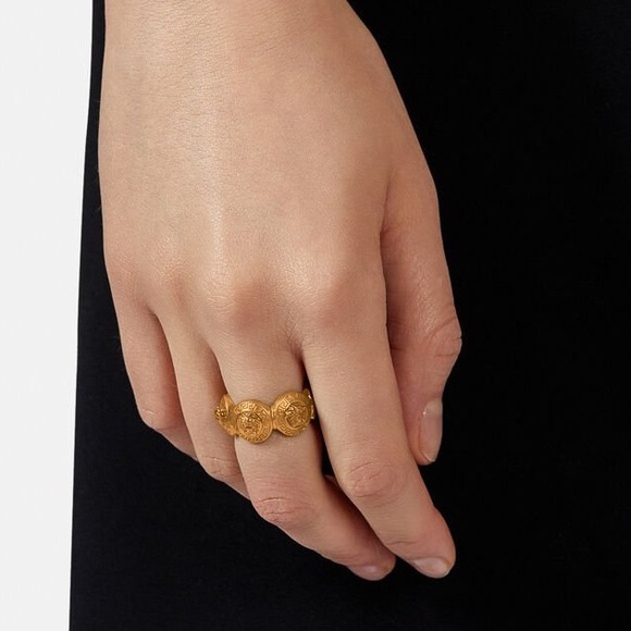 VERSACE MEDUSA TRIBUTE GOLD RING (SIZE 9) BRAND NEW IN BOX - Picture 4 of 5